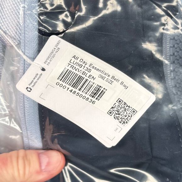 🍋 NWT Lululemon All Day Essentials Belt Bag 2.5L in True Navy/Blue Linen - Picture 8 of 8